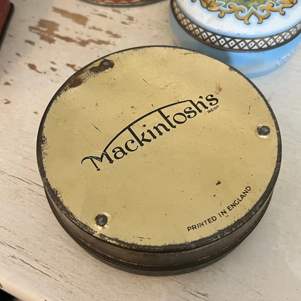 Mixed lot vintage advertising tins